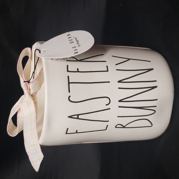 Rae Dunn by Magenta NWT Flower Patch Scented EASTER BUNNY Gnome Candle - Picture 1 of 5